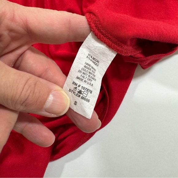 Comfy USA Long Sleeve Tunic Shirt Red Button Cuff Details - Picture 3 of 6